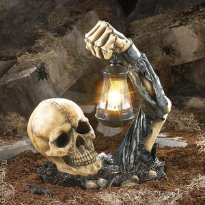 Crâne <span class=keywords><strong>Dead</strong></span> Rising Zombie tenant une lanterne en résine, décoration de fête d'Halloween, ornements de squelette - Product Image 5