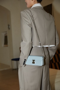 Pochette da Sera in Vera Pelle di Lusso per Donne, Borsa a Tracolla Strutturata di Design con Catena, Elegante Borsetta da Cerimonia - Product Image 4