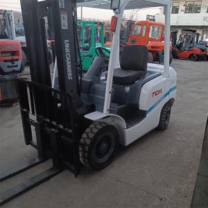 Carretilla Elevadora TCM FD30 Usada de 3 Toneladas, Diésel, Mástil de Dos Etapas, Operación Asentada, Desplazador Lateral Hidráulico, Alta Eficiencia y Bajas Horas de Trabajo, en Venta - Product Image 5