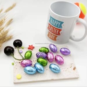 Oeufs en <span class=keywords><strong>chocolat</strong></span> doux joyeux jour <span class=keywords><strong>de</strong></span> Pâques par des oeufs en <span class=keywords><strong>chocolat</strong></span> creux formant la machine et le moule en forme d'<span class=keywords><strong>oeuf</strong></span> - Product Image 1