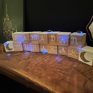 Bloques de Madera <span class=keywords><strong>Pintados</strong></span> Cuadrados de 1.57 Pulgadas con Grabado Educativo, Cubos de Madera con Logotipo Personalizado para Manualidades, Decoración del Hogar - Product Image 2