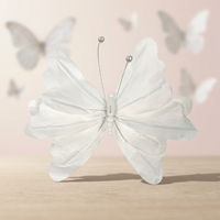 Décoration murale géante en papier 3D en forme de papillon, centre de table floral pour événements et décors.