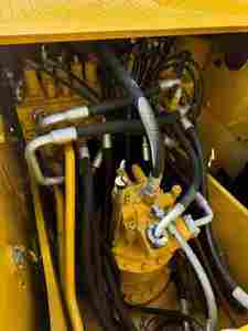 Excavatrice sur chenilles Caterpillar 323D2L d'occasion à prix avantageux, 23 tonnes, modèle 2023, puissance 117 kW, capacité de la benne de 1,3 m³, état parfait - Product Image 5