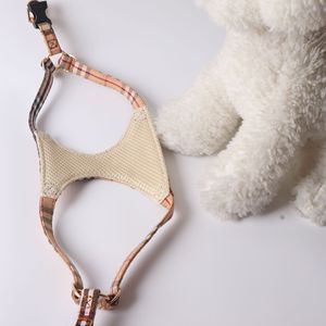 Amingge Nuovo Set Pettorina e Papillon per Cani di Taglia Grande in Stile Scozzese con Guinzaglio Retrattile a Doppio Gancio - Product Image 4