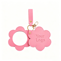 Nouveau miroir de poche en cuir PU, petit miroir de maquillage portable en forme de fleur avec porte-clés, logo personnalisé, miroir compact, cadeaux pour femmes