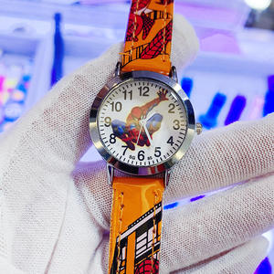 Venta al por mayor <span class=keywords><strong>de</strong></span> dibujos animados chico <span class=keywords><strong>Spiderman</strong></span> reloj Flash luminoso reloj <span class=keywords><strong>de</strong></span> pulsera <span class=keywords><strong>de</strong></span> cuero moda para niños reloj <span class=keywords><strong>de</strong></span> movimiento <span class=keywords><strong>de</strong></span> cuarzo favorito - Product Image 5