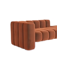 Canapé modulaire minimaliste en velours terracotta, revêtement en tissu avec base chromée pour salon, appartement, villa, hôtel
