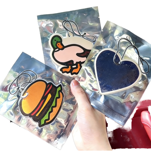 Pendentif de voiture animé personnalisé en forme de dessin animé, <span class=keywords><strong>d</strong></span>ésodorisant Kawaii en feuille <span class=keywords><strong>d</strong></span>'aluminium, emballage en papier argenté 6-9cm, fixation pour grille <span class=keywords><strong>d</strong></span>'aération, parfumé - Product Image 1