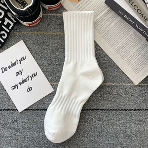 Fournisseur personnalisé Vente en gros Chaussettes de sport OEM personnalisées Chaussettes en coton couleur unie avec logo personnalisable - Product Image 6