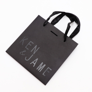 Bolsa de Compras Reutilizable Negra de Lujo con Logotipo UV Personalizado, Bolsas de Papel para Regalo con Asas de Listón, Bolsa de Embalaje para Joyería Negra Mate - Product Image 5