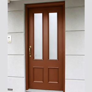 Porte d'entrée en bois massif noir Golden Aero avec panneaux en verre dépoli et quincaillerie en laiton - Product Image 1