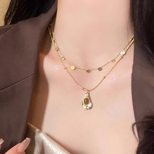 Collier chaîne en or de style vintage ; collier avec pierre précieuse en forme de cœur scintillante - Product Image 2