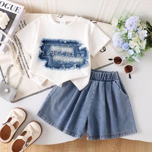 Set Abbigliamento <span class=keywords><strong>Bambina</strong></span> Estate 2026: T-shirt Nera con Patch a Maniche Corte + <span class=keywords><strong>Pantaloncini</strong></span> in Denim, Completo 2 Pezzi - Product Image 5
