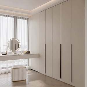 Meubles de chambre à coucher sur mesure de luxe Santopova : Armoire et espace vestiaire minimalistes - Product Image 1