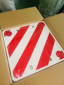Panneau d'avertissement en plastique pour porte-vélos avec disques réfléchissants rouges, panneau de signalisation de danger pour remorque arrière en plastique - Product Image 3
