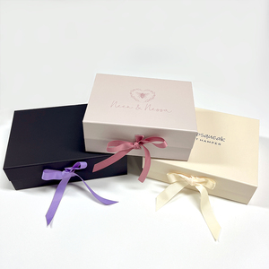 Set de Regalo de Ropa de Bebé de Lujo Reciclable, Caja con Logotipo Personalizado, Laminación Mate, Cinta Magnética, Empaque Magnético para Ropa Interior y Calcetines - Product Image 1