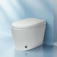 Cuvette de toilette intelligente blanche en céramique électrique avec bidet intégré, allongée, à siphon en S, chasse d'eau à jet intelligent et télécommande