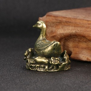 1 pièce d'ornement <span class=keywords><strong>de</strong></span> canard antique en laiton massif, décorations <span class=keywords><strong>de</strong></span> bureau, figurines <span class=keywords><strong>de</strong></span> thé, collection d'objets artisanaux en cuivre antique - Product Image 5