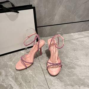 Sandales pour femmes haut de gamme, confortables et polyvalentes, au design unique et au style exquis. Sandales élégantes et exclusives pour femmes. - Product Image 6