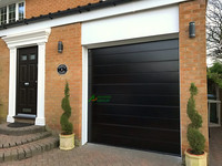 Portes de garage en bois imperméables, chariot de porte de garage sectionnel en bois de cèdre/faux bois de haute qualité