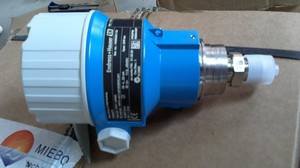 Endress+Hauser PMC71B Pressure Transmitter Digital Display Blue Industrial Sensor Made in Germany - Product Image 2