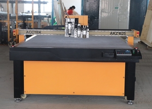 Machine de découpe numérique CNC 1625 1610 2030 avec couteau oscillant pour la découpe de mousse, de cuir, de tissu et de tapis - Product Image 3