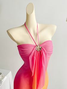 Vestido maxi de verano para mujer, estilo streetwear, de malla con degradado de color, corte ajustado, con volantes, escote con lazo y detalles de hebilla metálica. - Product Image 5