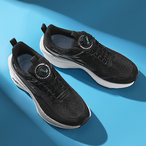 รองเท้าวิ่งผู้ชายอเนกประสงค์สีขาวล้วน ระบายอากาศได้ดี พื้นรองเท้าหนานุ่ม พร้อมระบบปิดแบบหมุนปรับได้รวดเร็วเพื่อความกระชับพอดีเท้า - Product Image 5