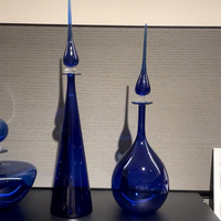 Objets décoratifs en verre coloré faits à la main de forme géométrique architecturale européenne pour table