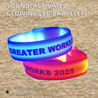 Bracelets promotionnels LED personnalisés, activés par le son, vibrants, lumineux, en tissu luminescent pour festivals et fêtes