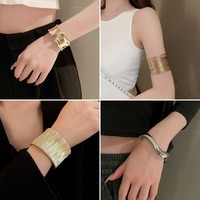 Juego de Brazaletes Anchos de Acero Inoxidable con Baño de Oro de 18K y Diseño Martillado, para Mujer, Brazalete para la Parte Superior del Brazo
