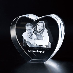 Honor Of Crystal Imagen de cristal 3D personalizada Grabado en blanco en forma de corazón Cubo láser de fotos de cristal