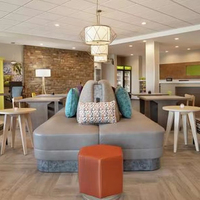 Banquette rembourrée Home2 Suites PA 150, mobilier sur mesure pour hôtels et espaces publics, fabricant de sièges pour banques.