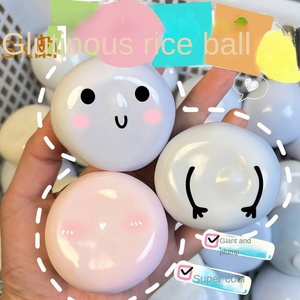 Similaire à Xiaohongshu : Boules mochi en riz glutineux effet peau glacée, très malléables, jouets à presser sonores - vente en gros - Product Image 2