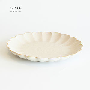 Joyye متوفر 7 بوصة أطباق سيراميك اسكندنافية طبق تفاعلي مزجج بيج غير منتظم على شكل زهرة أطباق عشاء لحفلات الزفاف - Product Image 2