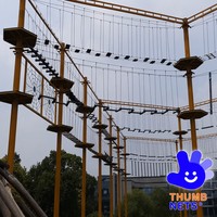 Parc forestier commercial personnalisable avec parcours de cordes, pont suspendu en nylon, tyrolienne, escalade multi-niveaux, parcours d'obstacles et tunnel de grimpette