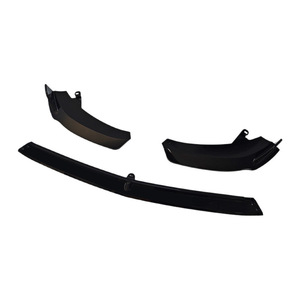 ลิ้นกันชนหน้า Mercedes-Benz C-Class W206 วัสดุ ABS สีดำเงา ดีไซน์ 3 ชิ้น - Product Image 5