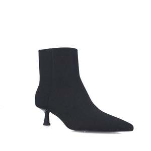 Botines de mujer Menbur negros talla 36 con tacón de 5 cm y punta en pico - Product Image 2