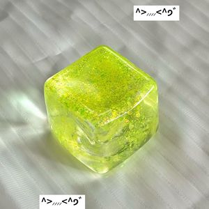 Juguete Antiestrés de Malta con Polvo Dorado, en Forma de Cubo de Hielo Aurora de 45cm, Flexible, Unisex - Product Image 5