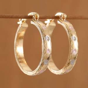 X001034742 Pendientes de Aro Grandes y Gruesos de Moda, Chapados en Oro y Cobre, con Borde Ondulado Geométrico, Multicolores, Tricolor, para Uso Diario, para Mujer - Product Image 1