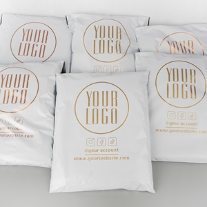 Bolsas de Poliéster para Envíos con Cierre Autoadhesivo, Blancas Mate, con Logotipo Personalizado, para Ropa y Prendas de Vestir - Product Image 1