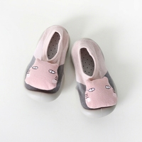 Chaussons-chaussettes antidérapants pour bébé, premiers pas, semelle souple, pour tout-petits, intérieur/extérieur, semelle en caoutchouc, avec adorable poupée de dessin animé