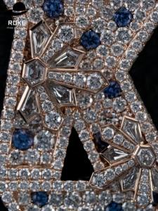 Подвеска с именем на заказ, сертифицированная IGI, из золота 9K-18K/розового золота, полностью инкрустированная лабораторными бриллиантами VVS, в стиле хип-хоп — проходит проверку на детекторе бриллиантов - Product Image 4