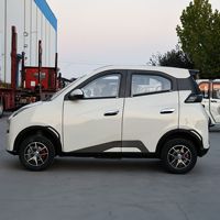 Véhicule de mobilité à quatre roues entièrement fermé, quadricycle électrique avec chauffage, climatisation et groupe motopropulseur hybride essence-électrique