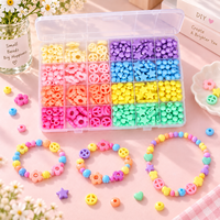 Kit de perles acryliques pastel 24 compartiments : cœurs, étoiles, fleurs, signes de paix pour la création de bijoux DIY (bracelets, colliers)