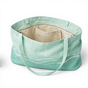 Sac fourre-tout en toile de coton personnalisé avec logo rayé, grand format, écologique et réutilisable, imprimé sur mesure pour la gym et les femmes - Product Image 3
