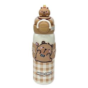 Termo Hello Cappy de 500 ml con diseño a cuadros y tapa de presión con dije de oso, ideal para estudiantes y regalos. - Product Image 1