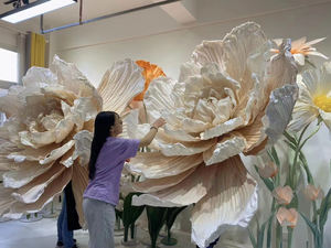 J-201 Gigantesco Fiore di Papavero Anemone Fatto a Mano in Colori Primaverili per Decorazioni di Matrimoni/Feste/Compleanni/Fotografia - Product Image 2