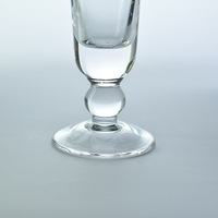 Tasse à jus en verre de haute valeur avec bulle à pied haut Personnalité créative Tasse à eau commerciale et à bière pour thé aux fruits