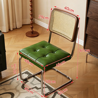 Chaise cantilever moderne du milieu du siècle avec dossier en rotin et coussin en cuir, chaise de salle à manger vintage pour la maison et le café